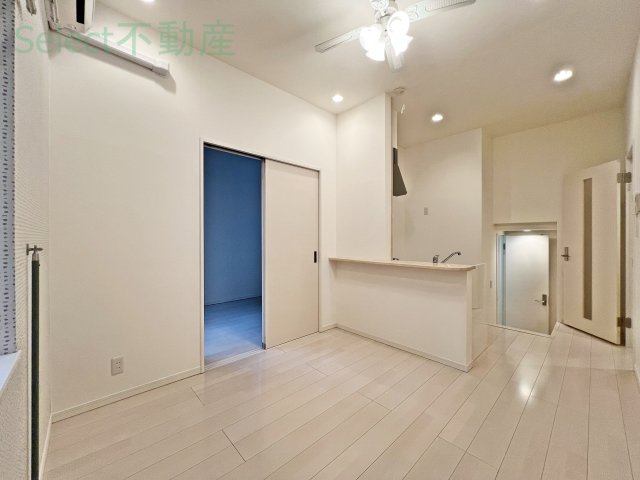 居室・リビング　※反転写真