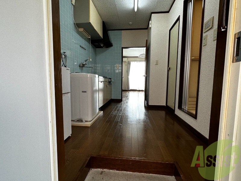 玄関　玄関から撮影しました。敷居が高くなくて安心ですね。