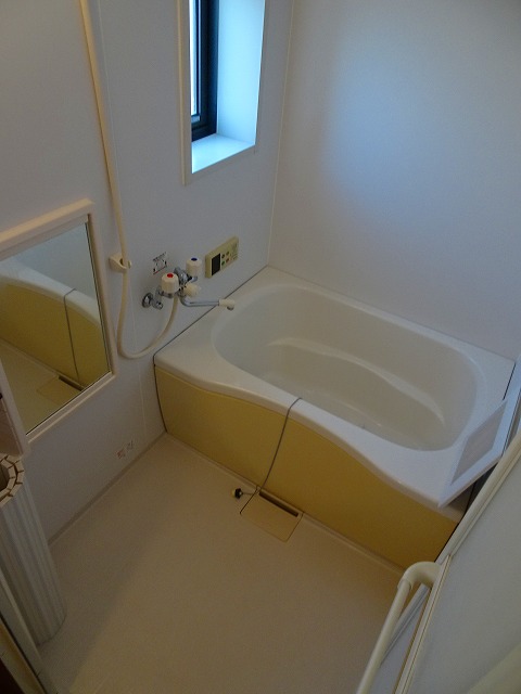 バス・シャワールーム　追い焚き給湯付