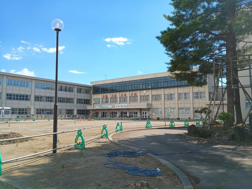 中学校　大曲中学校（中学校）まで350m