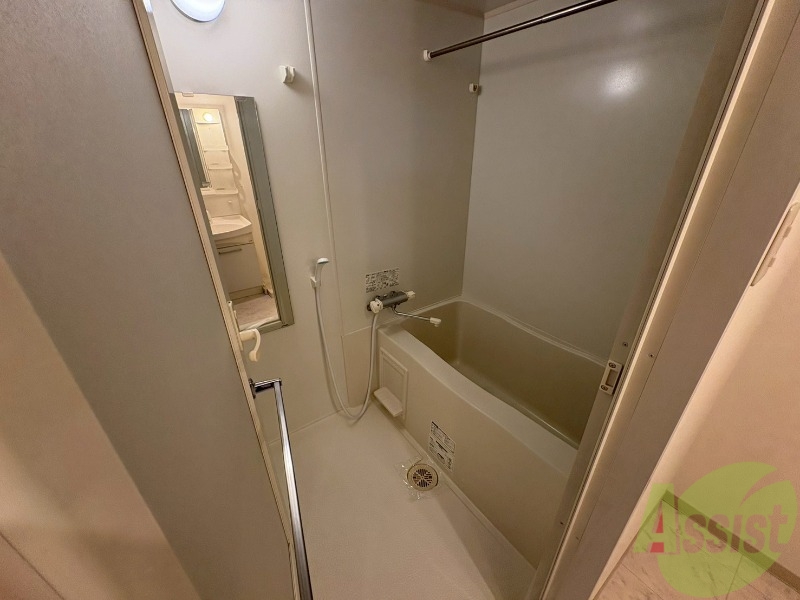 バス・シャワールーム　お風呂になります。一日の疲れを癒してくださいね。