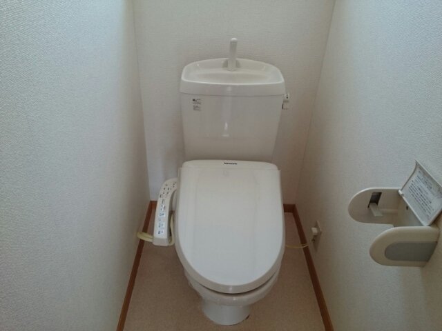 トイレ　清潔感のあるトイレです