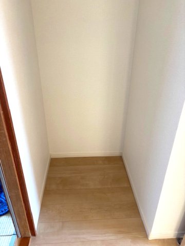 収納　2階踊り場、収納スペース等にお使いください。