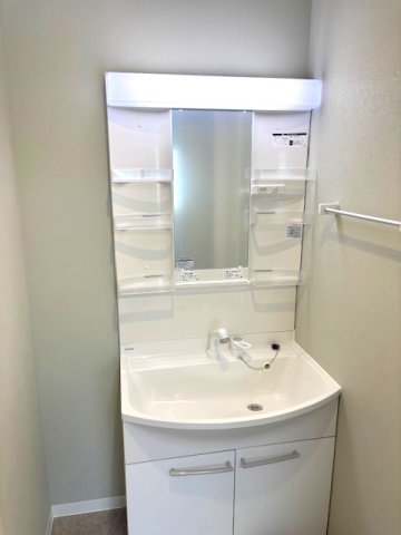 洗面設備　新品の独立洗面台で身支度をすべて済ませてしまいましょう