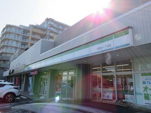 コンビニ　ファミリーマート　若葉台一丁目店（コンビニ）まで379m