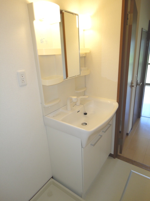 洗面設備　使いやすい洗面所です