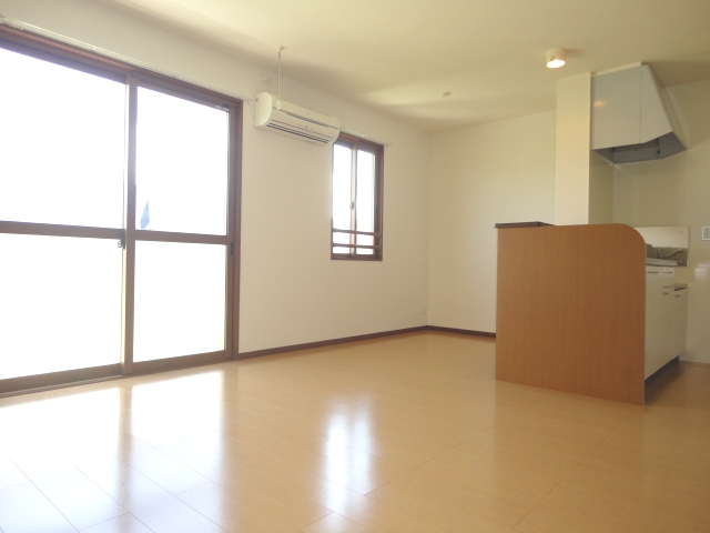 居室・リビング　ゆったり過ごせる居間です