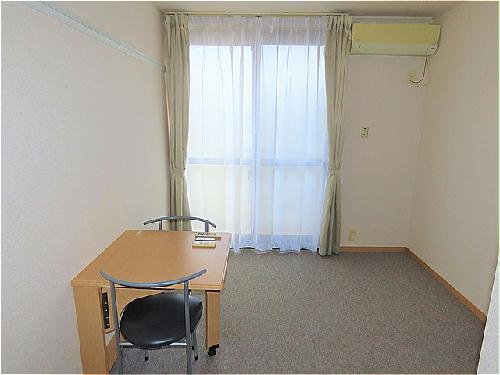 居室・リビング　家具家電が備え付けのお部屋です