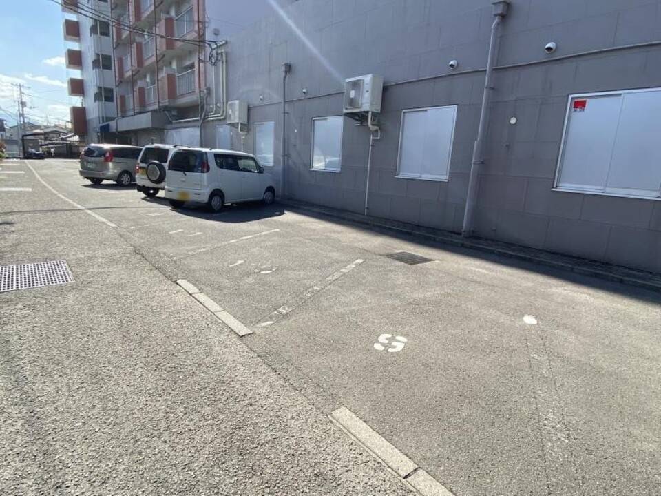 駐車場　駐車場