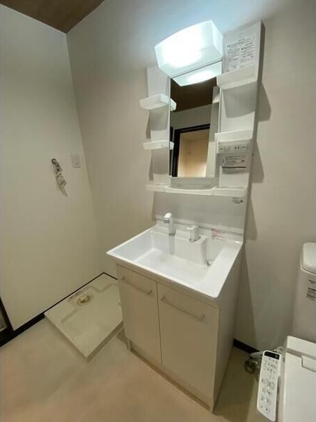 洗面設備　内装は別部屋の参考写真です。