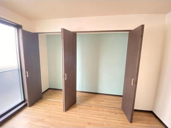 収納　内装は別部屋の参考写真です。