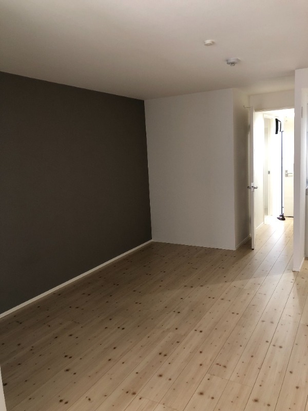 居室・リビング　同物件別部屋