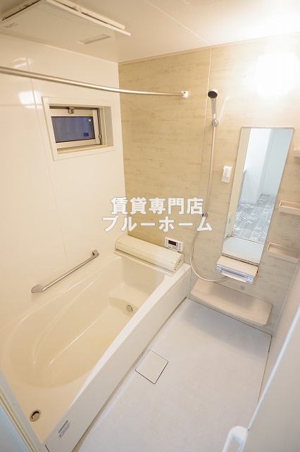 バス・シャワールーム　小窓付きで換気しやすい！