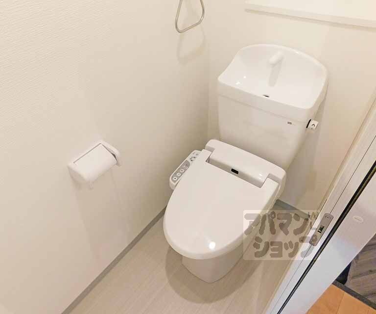 トイレ　ウォシュレット付いています