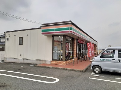 コンビニ　セブンイレブン西寺店（コンビニ）まで1100m