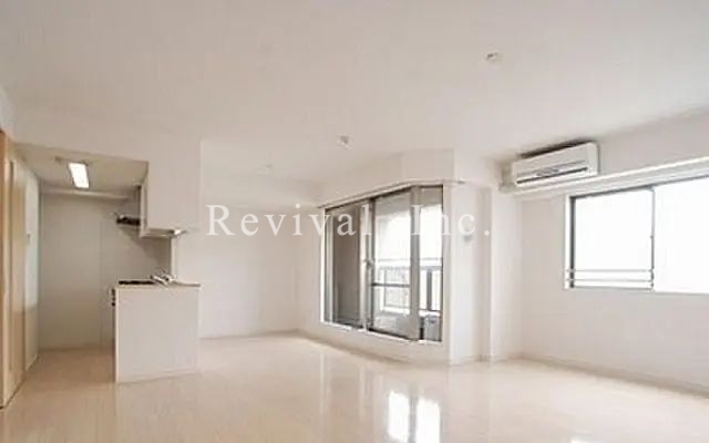 居室・リビング　光の入る明るいリビング空間でございます