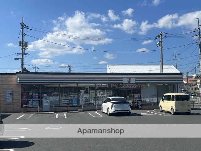 コンビニ　セブン－イレブン岡山小山店（コンビニ）まで298m