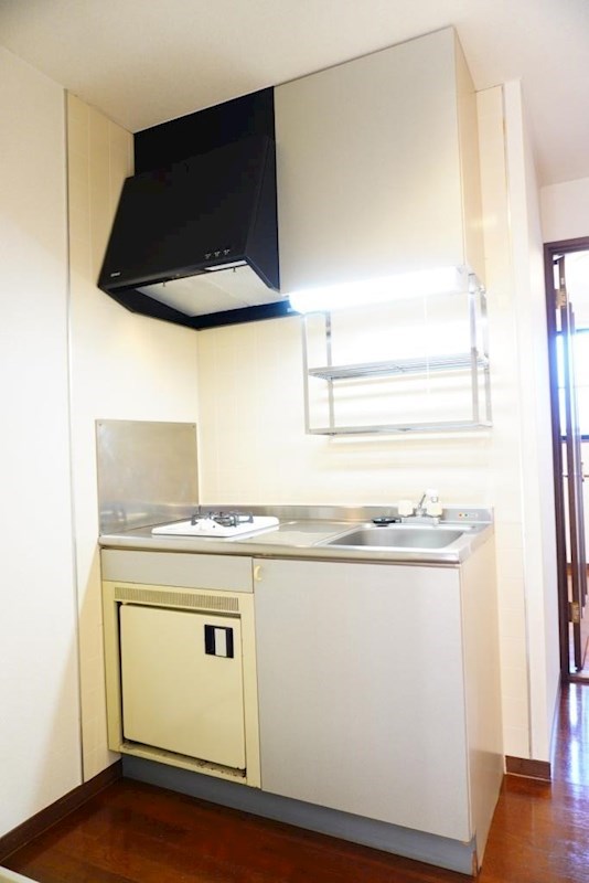 キッチン　1口コンロ付きのキッチン。ミニ冷蔵庫は残置物になります。