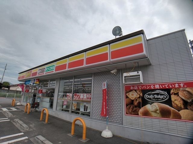 コンビニ　デイリーヤマザキ多度津町桜川店（コンビニ）まで1800m