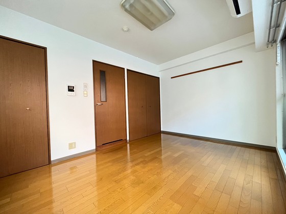 居室・リビング　※別号室のお写真です。