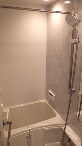 バス・シャワールーム　浴室　※同タイプ（202号室）の写真