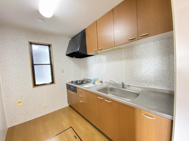 キッチン　同物件別室のイメージ画像となります　反転した間取りとなります