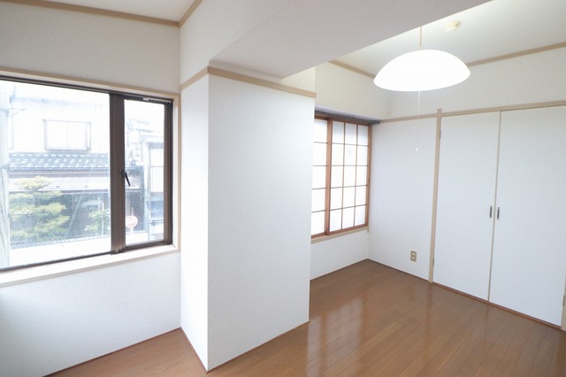 居室・リビング　６帖