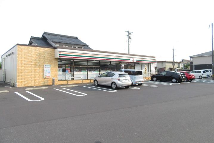 コンビニ　セブンイレブン　楽山店（コンビニ）まで800m