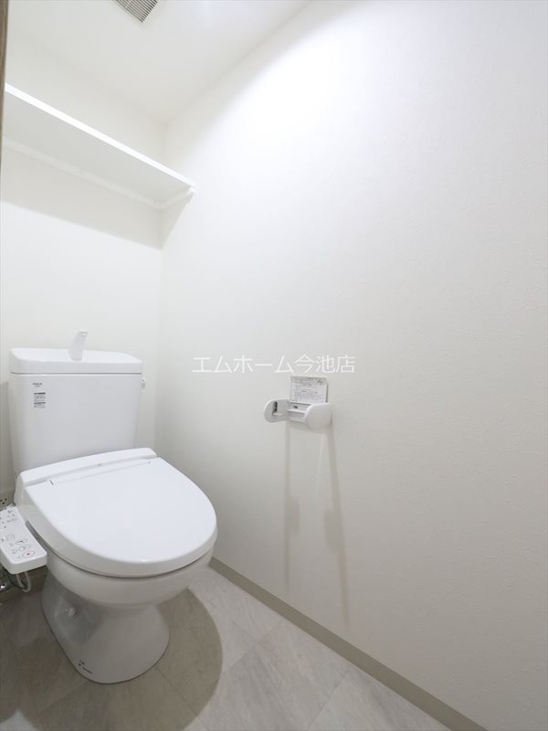 トイレ　温水洗浄暖房便座付トイレ