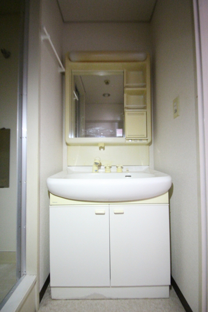 洗面設備　※別室の参考写真です。