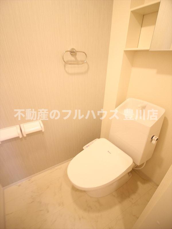 トイレ　写真は同型タイプ別物件