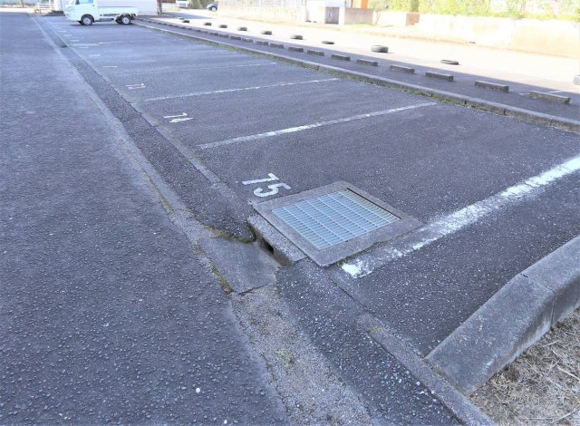 駐車場　駐車場があるので、車を買う予定の方も安心です