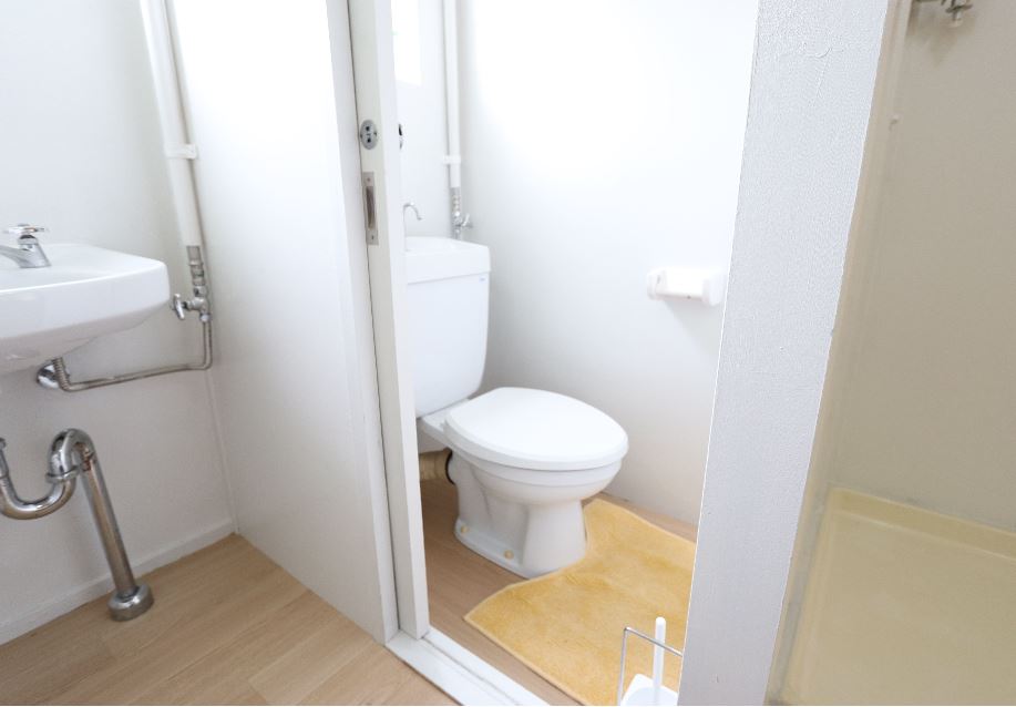 トイレ　落ち着いた色調のトイレです