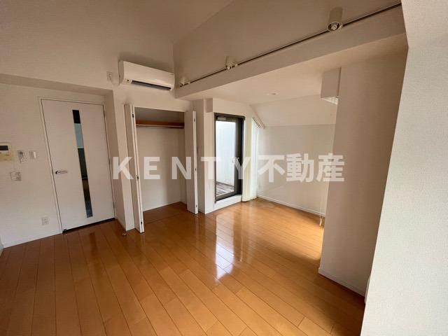 居室・リビング　こちらの居間で趣味の時間をお楽しみください