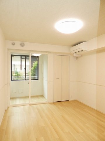 居室・リビング　こちらの居間で趣味の時間をお楽しみください