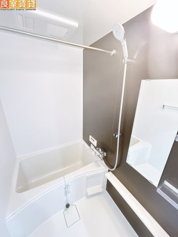 バス・シャワールーム　浴室乾燥機・追い焚き機能付き