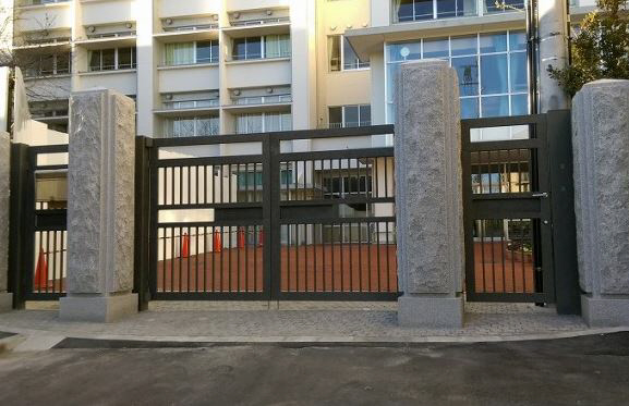 中学校　上野中学校（中学校）まで1498m