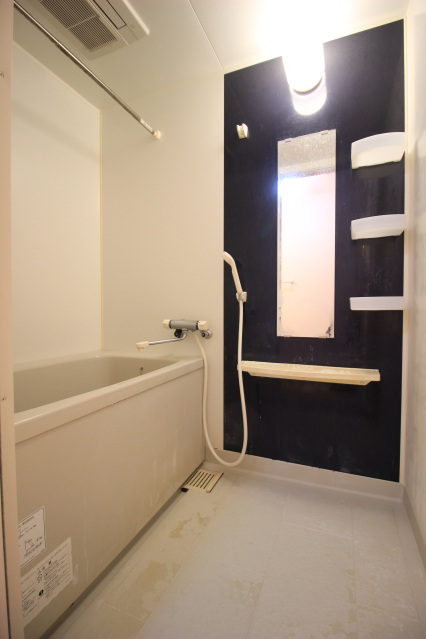 バス・シャワールーム　☆追い炊き機能付き☆