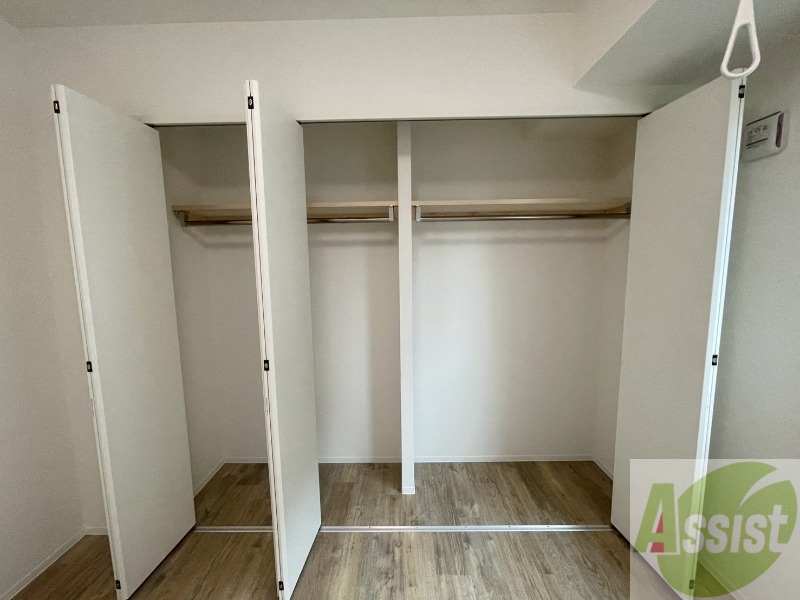 収納　クローゼットは奥行きもあり、荷物が多い方でも安心です。