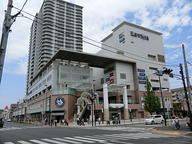 ショッピングセンター　らびすた新杉田（ショッピングセンター）まで809m