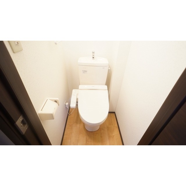 トイレ　温水洗浄便座