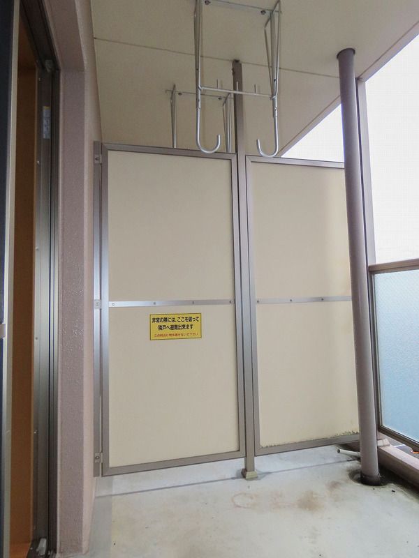 バルコニー　暖かな日差しのふりそそぐバルコニー