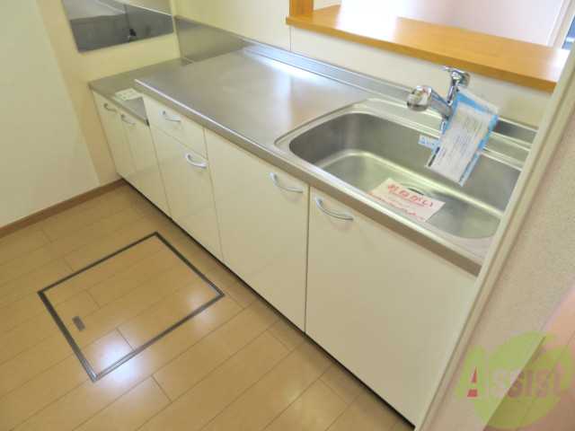 キッチン　調理スペースが確保されていて使いやすそうな印象でした。