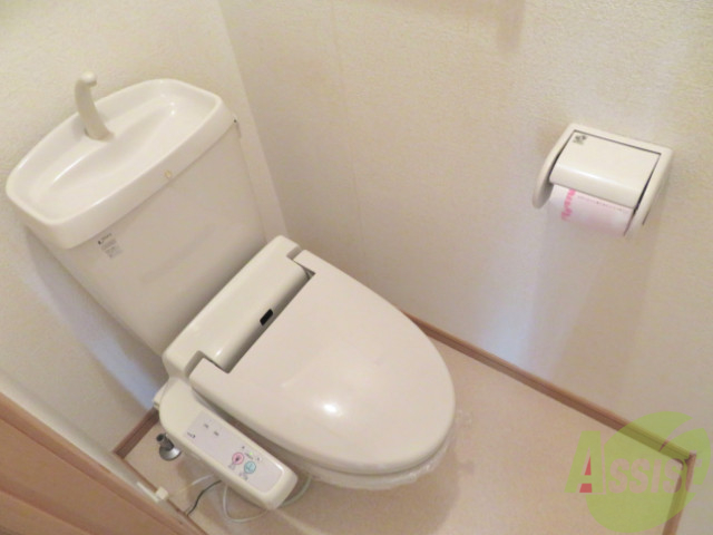 トイレ　こちらはトイレです。清潔感があり、安心して使用できます。