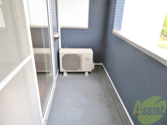 バルコニー　こちらはバルコニー。洗濯物が干せるようになっています。