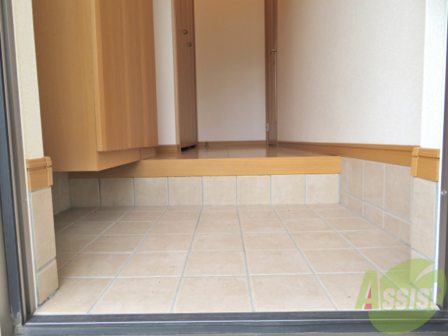 玄関　玄関の様子です。明るい印象ですね。気分もあがりそう。