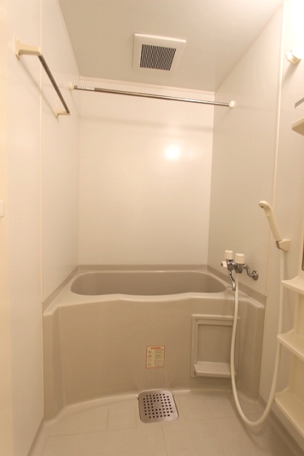 バス・シャワールーム　同物件、別号室のものです。