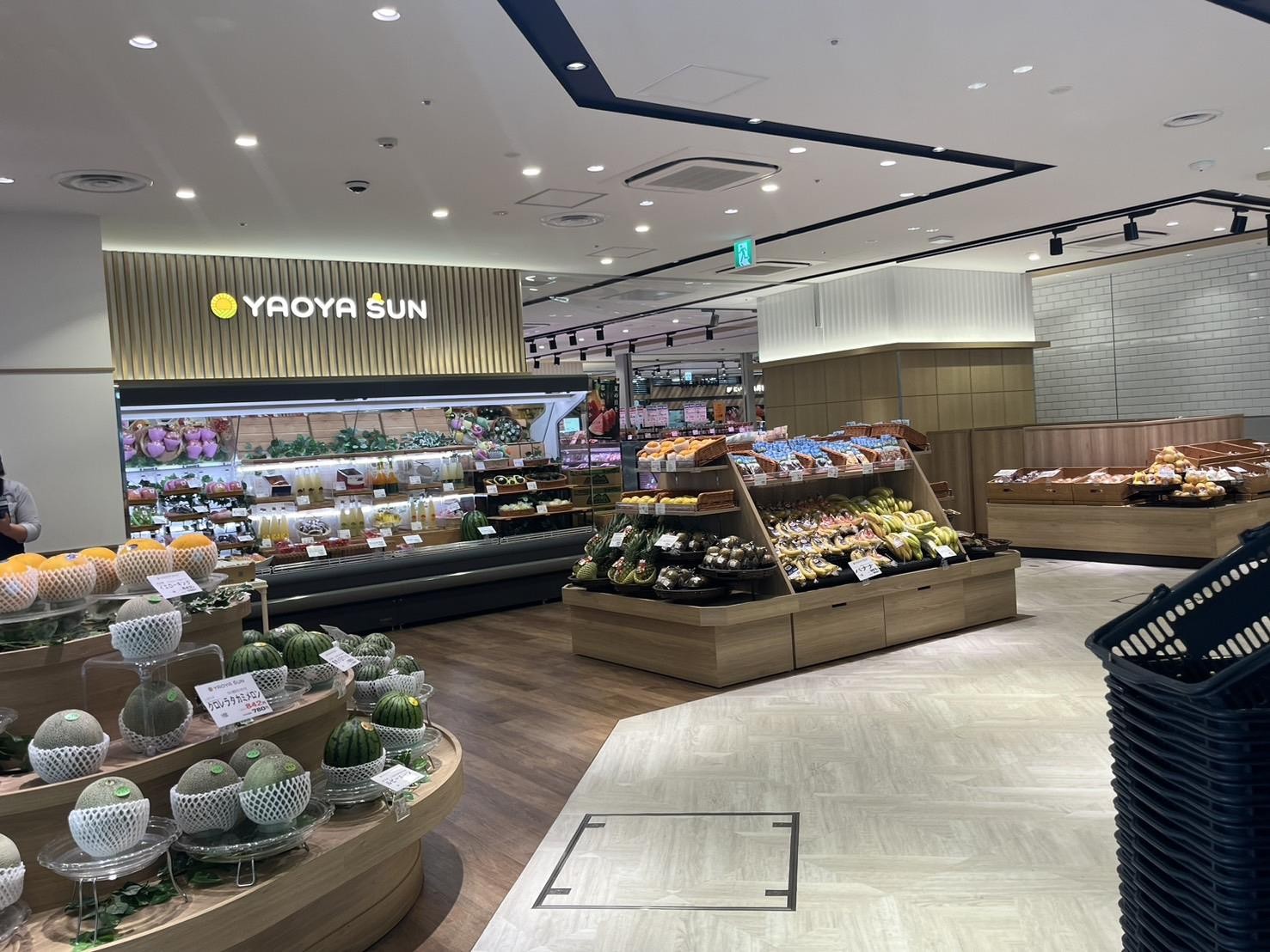 スーパー　YAOYA SUN CoCoLo新潟店（スーパー）まで750m