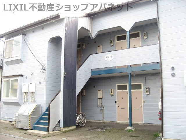 建物外観　2階建てです♪