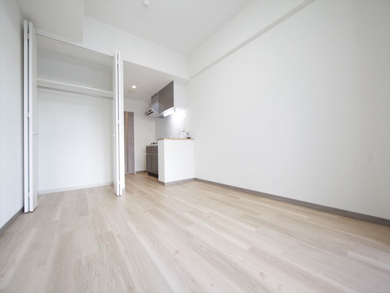 居室・リビング　洋室10.5帖　クローゼット付（収納充実してます）